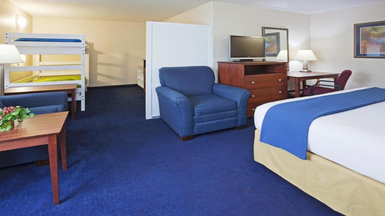 Holiday Inn Express Deforest By Ihg Luaran gambar