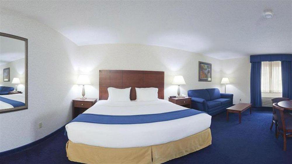 Holiday Inn Express Deforest By Ihg Luaran gambar