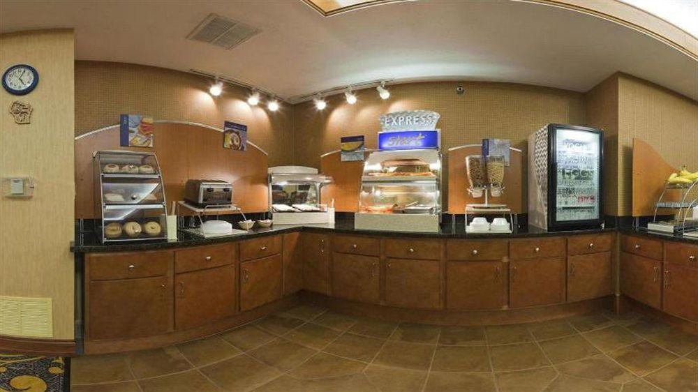 Holiday Inn Express Deforest By Ihg Luaran gambar