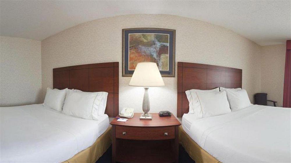 Holiday Inn Express Deforest By Ihg Luaran gambar