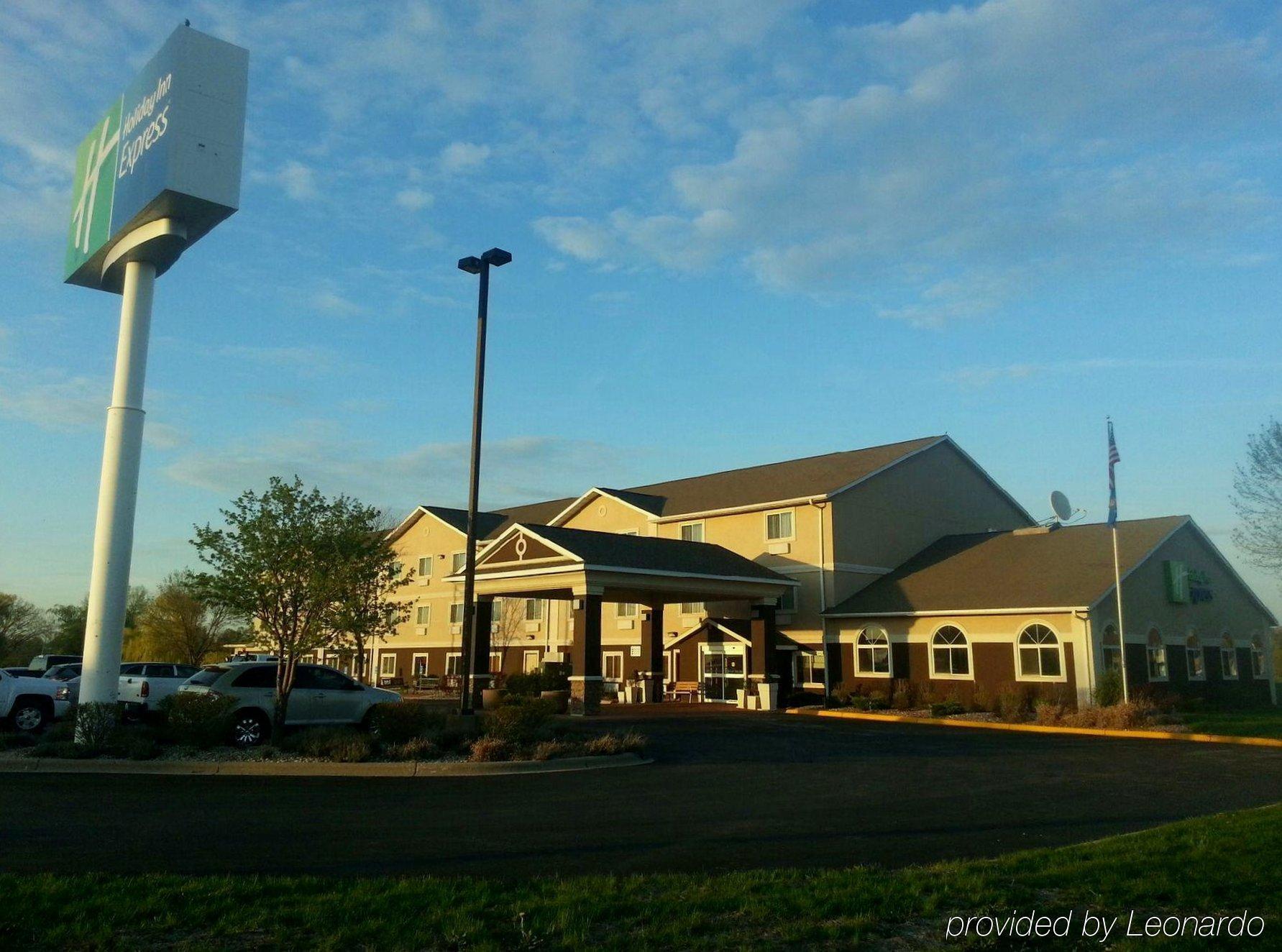 Holiday Inn Express Deforest By Ihg Luaran gambar