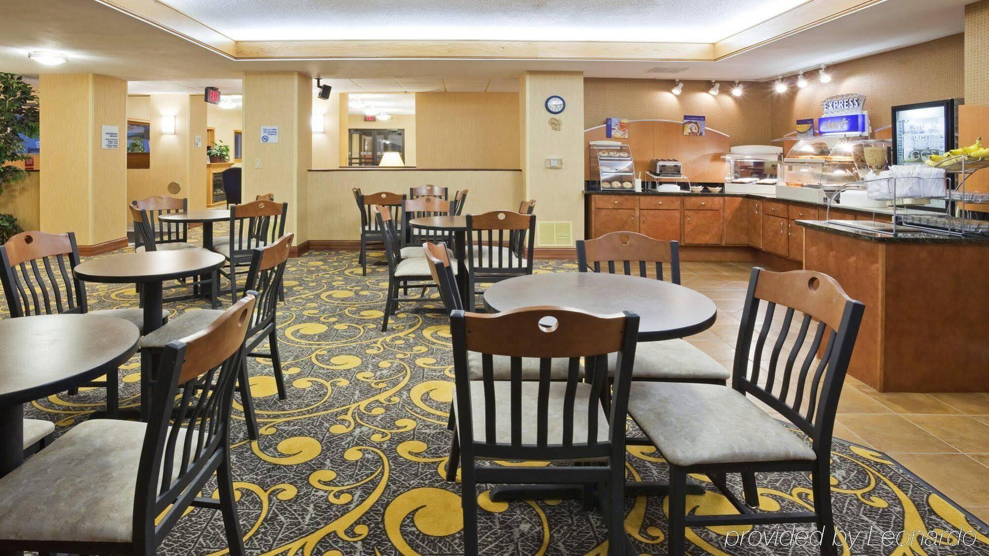 Holiday Inn Express Deforest By Ihg Luaran gambar